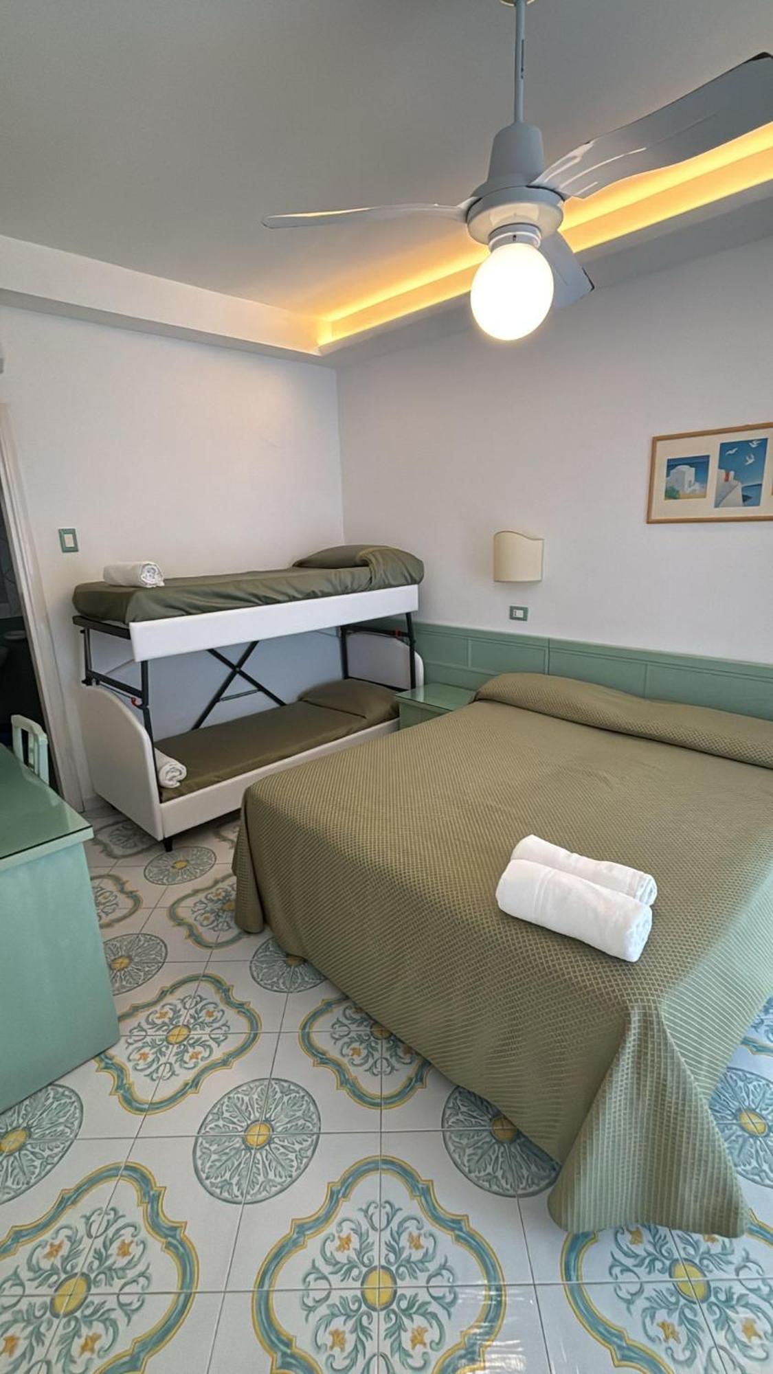 Hotel Parco Cartaromana イスキア島 エクステリア 写真